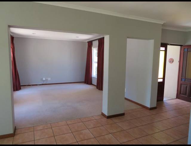 3 BEDROOM HOUSE FOR SALE IN ZEVENDAL